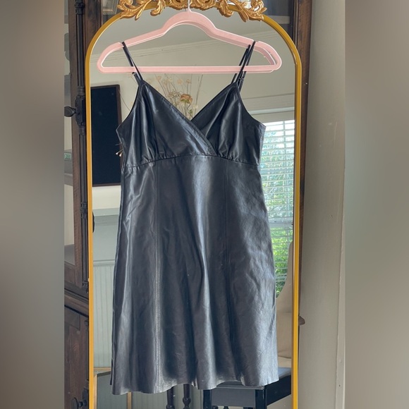 NWT THE KOOPLES Crossed V-Neck Sheepskin 100% Leather Black Mini Dress - Picture 1 of 5